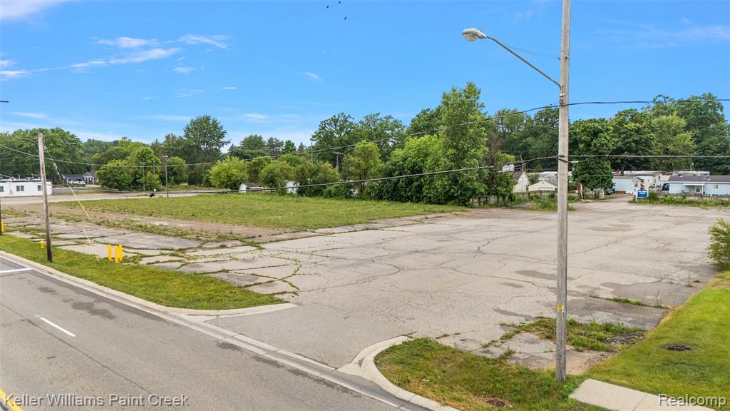 4403 Davison Road, Burton, MI 48509 — Photo 4