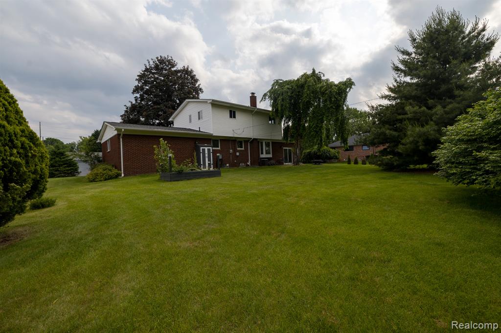 8268 Fox Bay Drive, White Lake, MI — Photo 38