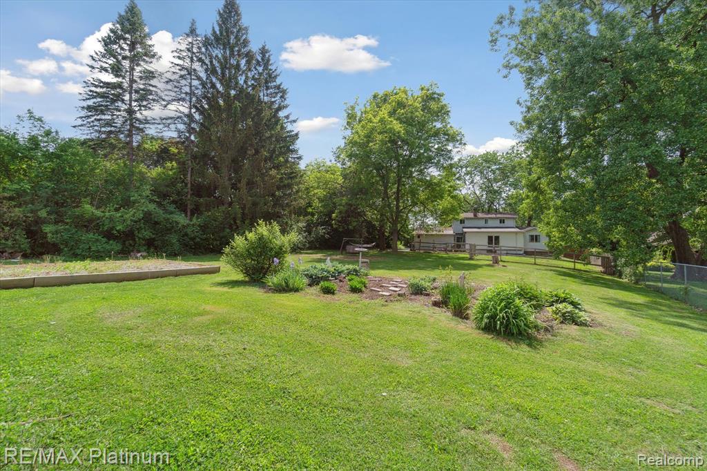 7353 GREEN VALLEY Drive, Grand Blanc, MI 48439 — Photo 42
