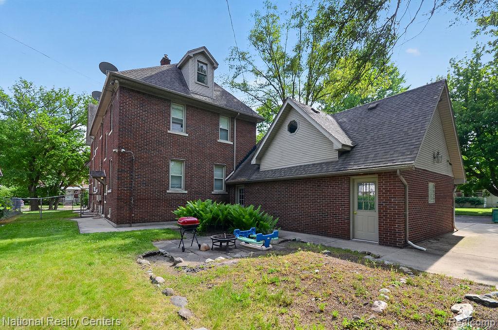 15105 Maplewood Avenue, Eastpointe, MI 48021 — Photo 28