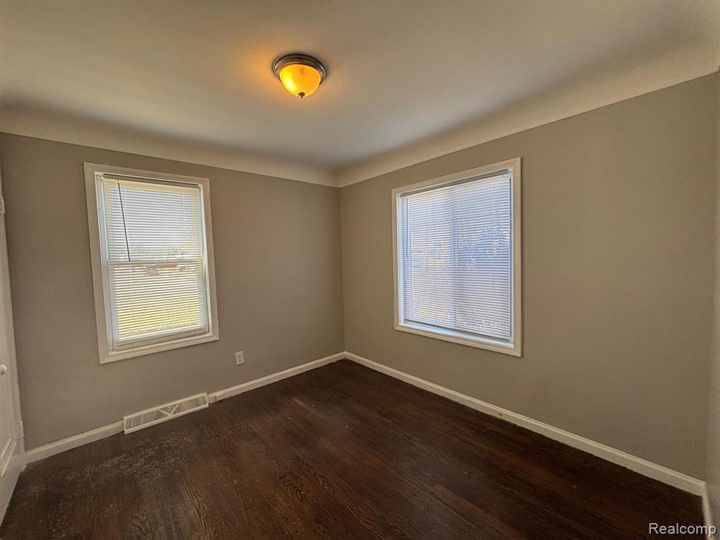 7012 CADILLAC Avenue, Warren, MI 48091 — Photo 9