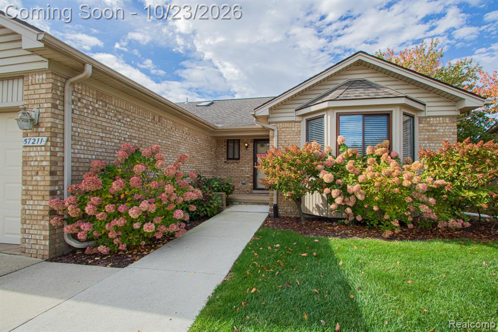 57211 White Oaks Drive, Washington, MI
