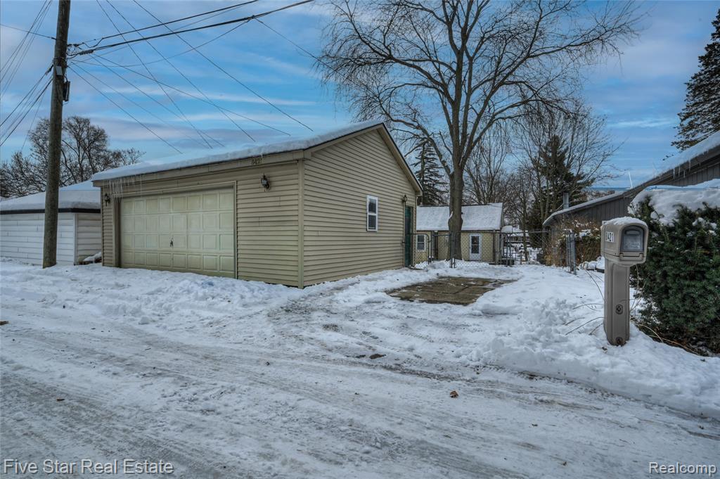 8421 Lagoon Street, Commerce Twp, MI 48382 — Photo 39