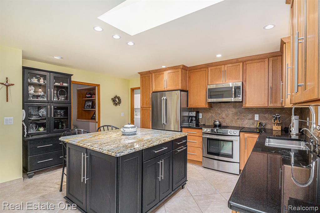 3125 N Tipsico Lake Road, Hartland, MI 48353 — Photo 14