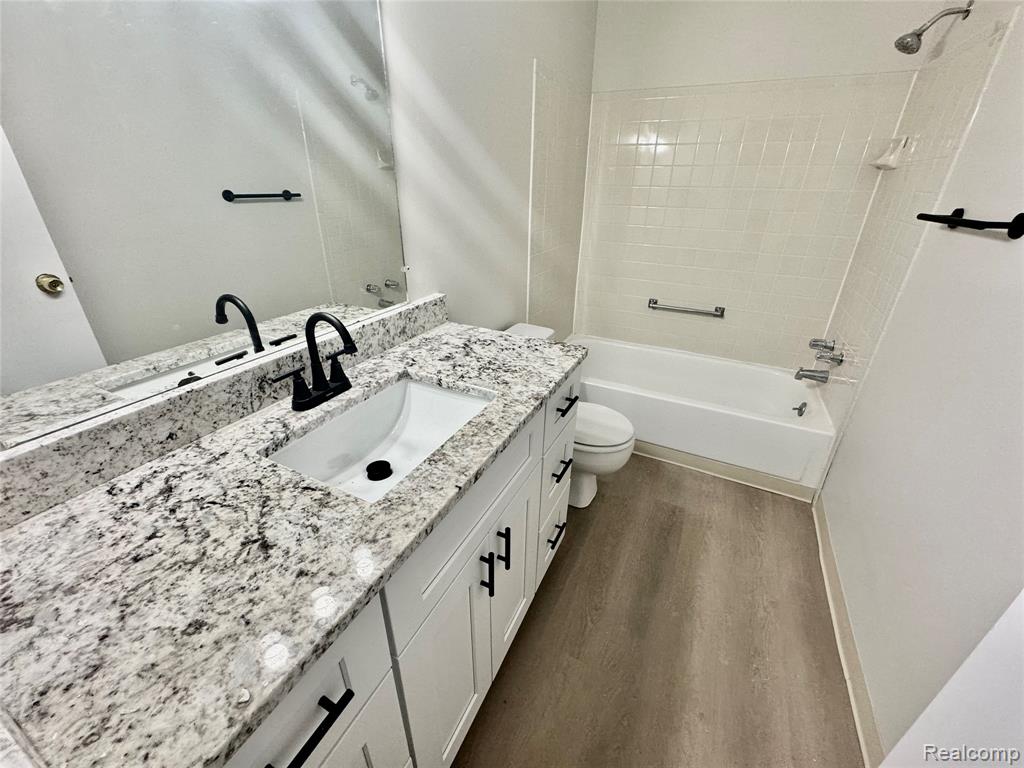 19536 NORTHRIDGE Drive, Northville, MI 48167 — Photo 17