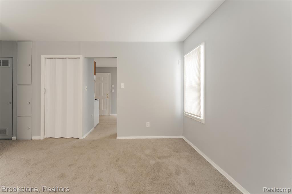 694 Emerson Avenue, Pontiac, MI 48340 — Photo 8