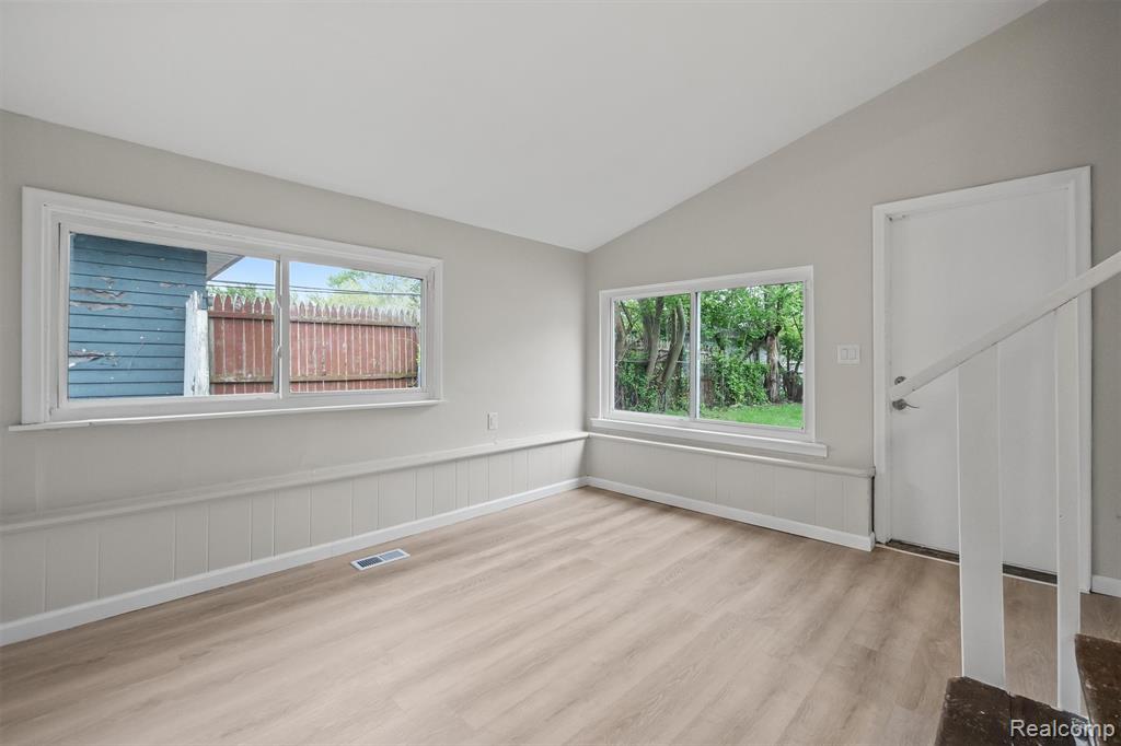 665 Stirling Street, Pontiac, MI 48340 — Photo 21