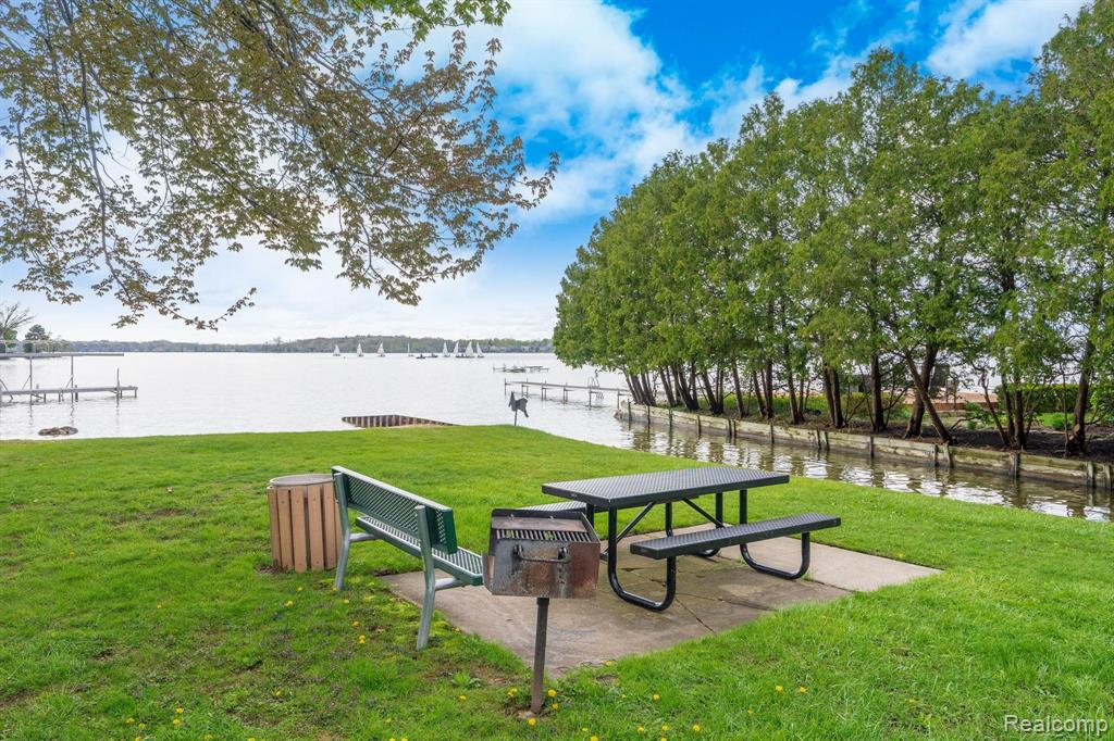 3246 MILLWALL Avenue, Keego Harbor, MI 48320 — Photo 59