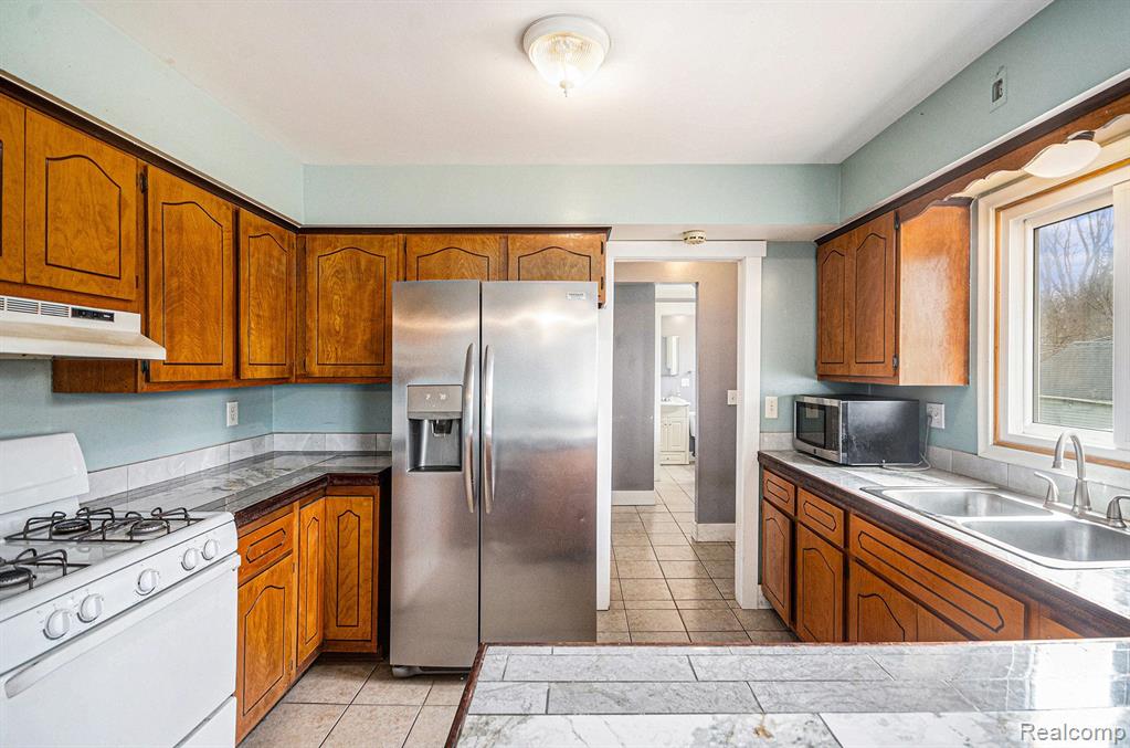 8100 RUSSELL Street, Shelby Twp, MI 48317 — Photo 13