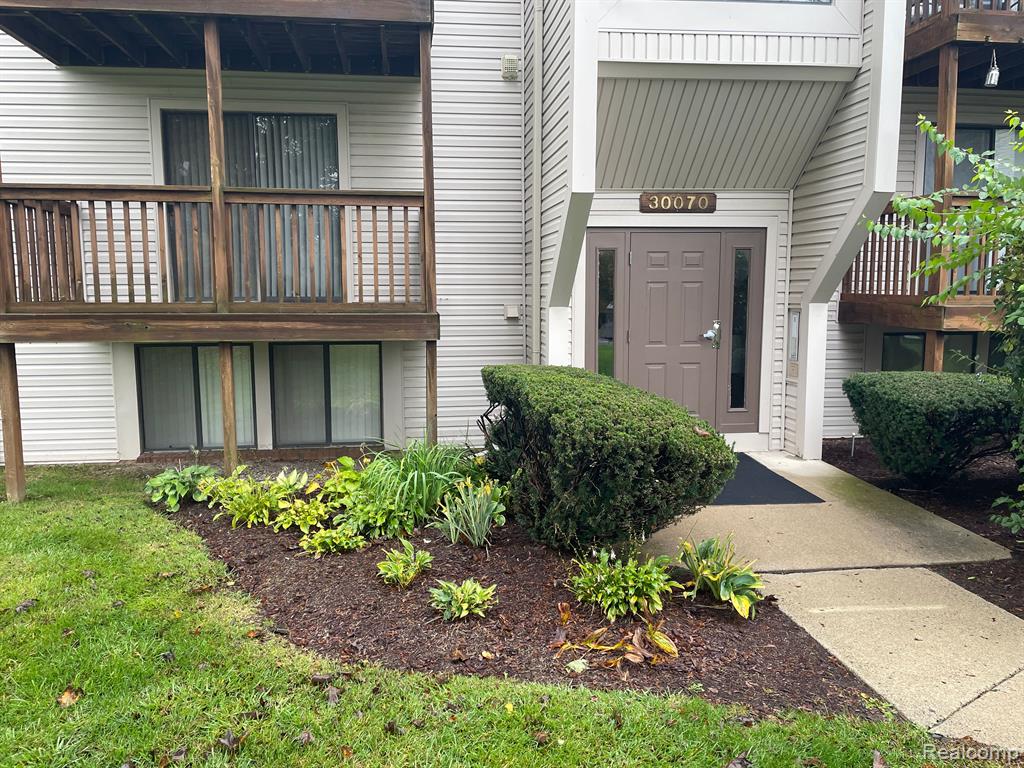 30070 W 12 Mile Road, Farmington Hills, MI 48334