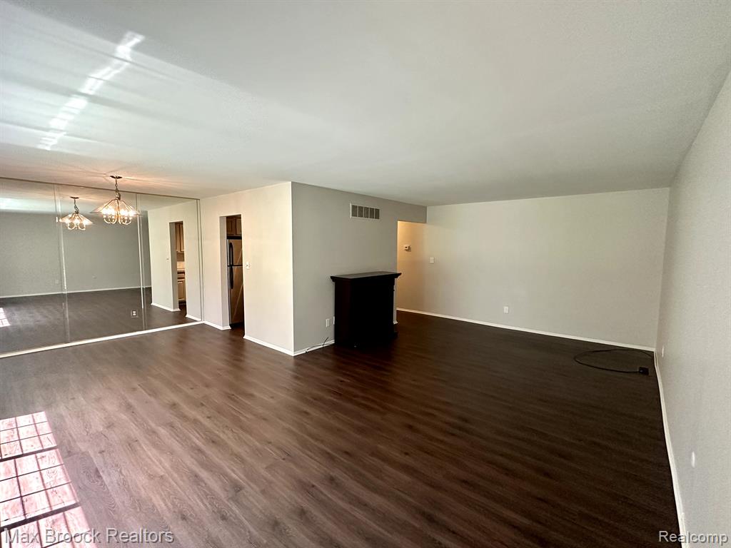 740 E FOX HILLS Drive, Bloomfield Hills, MI 48304 — Photo 11