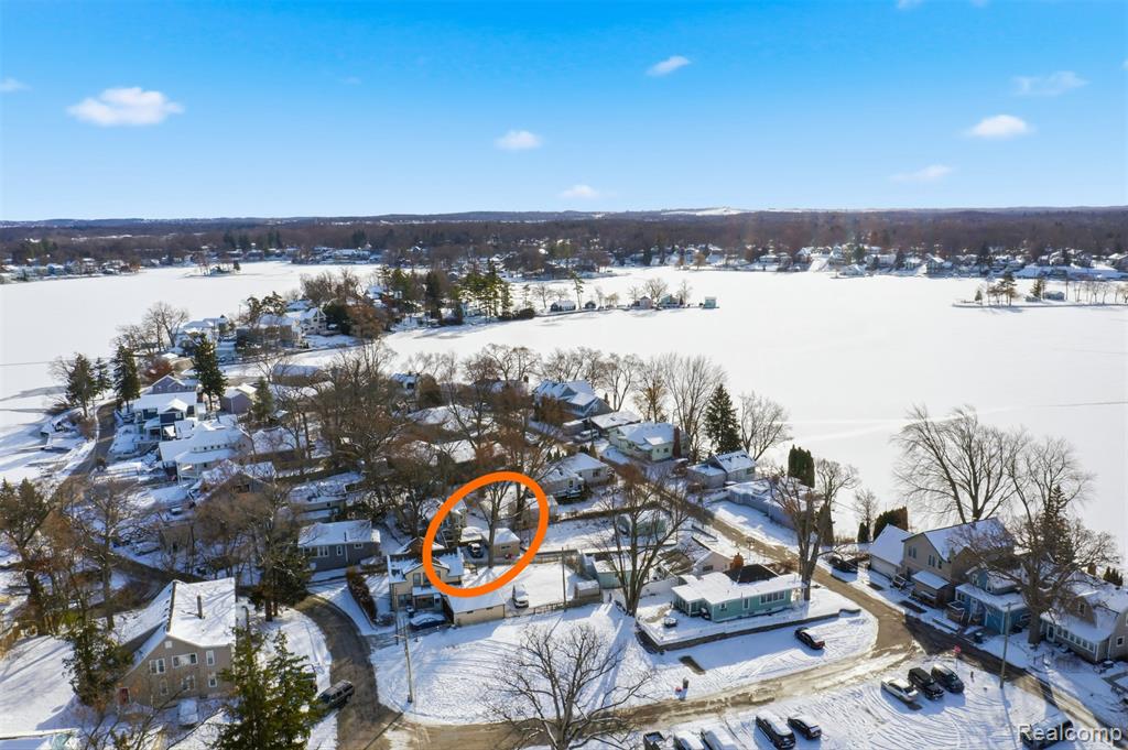 707 Buena, Lake Orion, MI, 48362