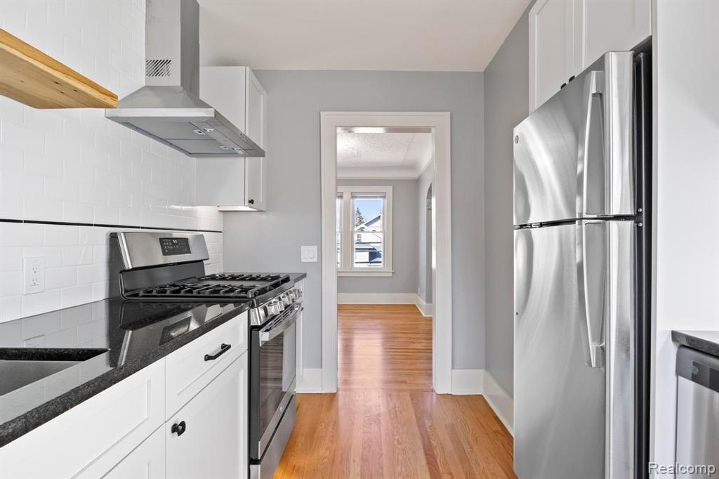 902 E 2ND Street, Royal Oak, MI 48067 — Photo 12