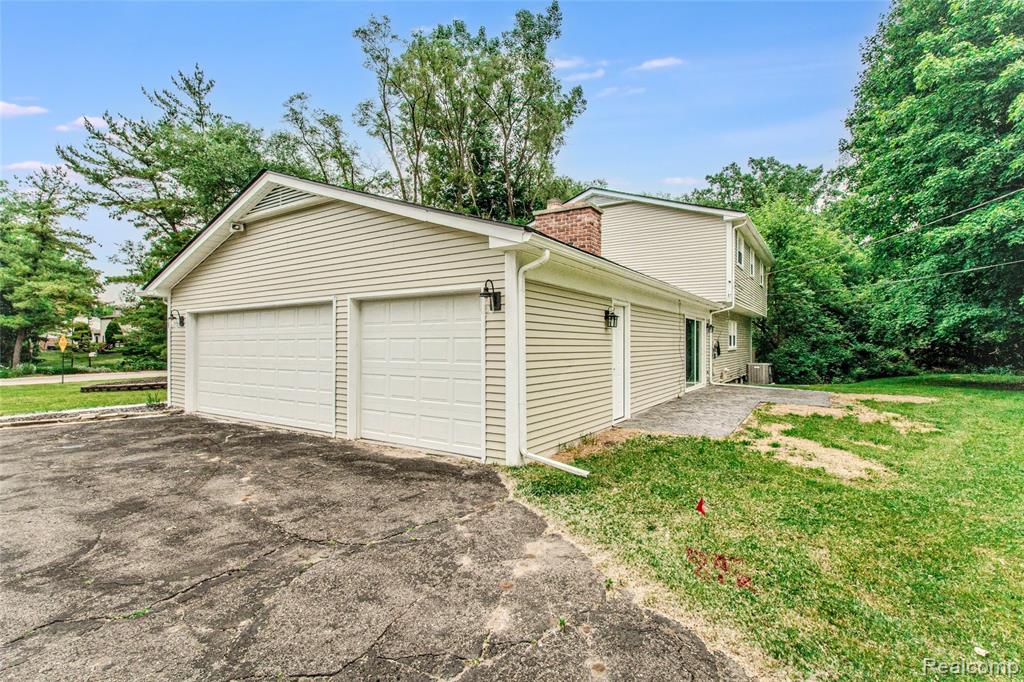 21993 Riverview Drive, Beverly Hills, MI 48025 — Photo 10