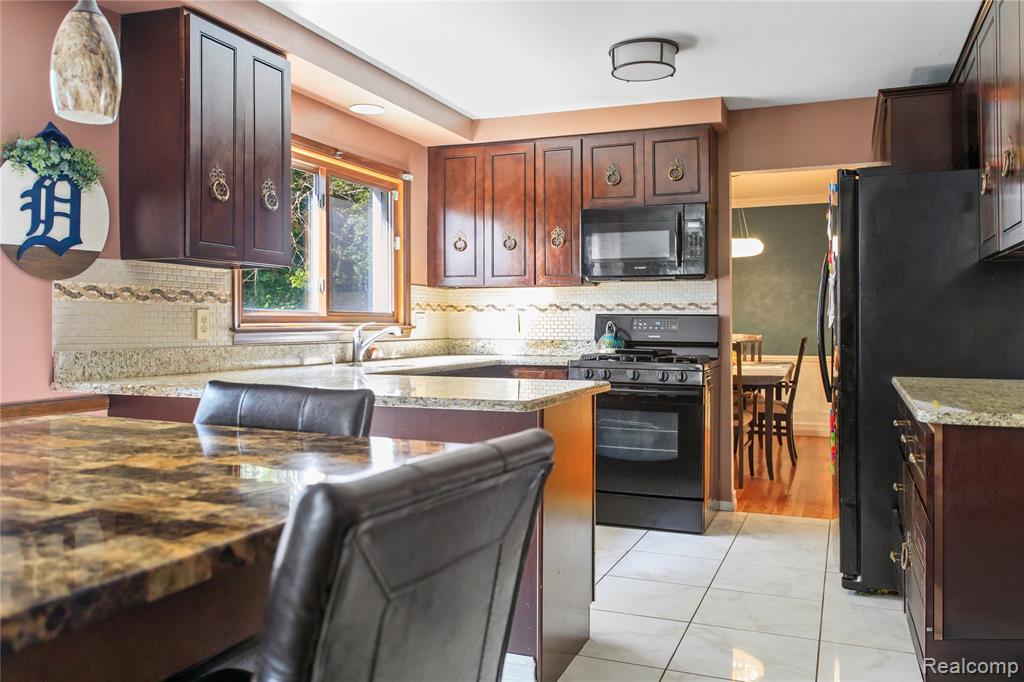 4015 Pinehurst Drive, West Bloomfield, MI — Photo 9