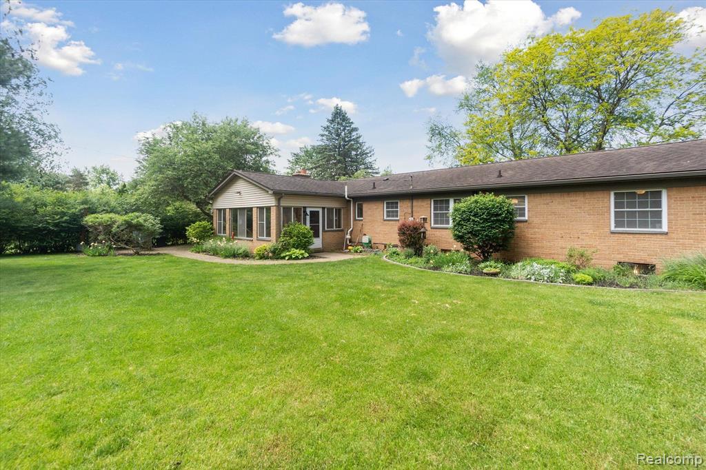 4015 VILLAGE Square, Brighton, MI 48114 — Photo 39