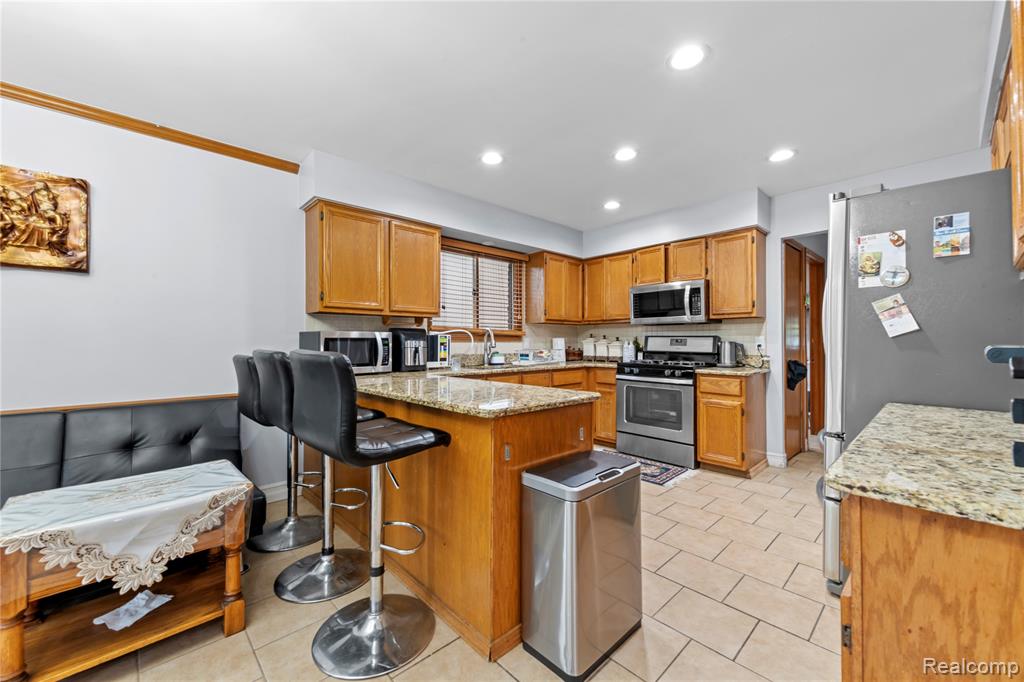 46902 Amberwood Drive, Shelby Twp, MI 48317 — Photo 12
