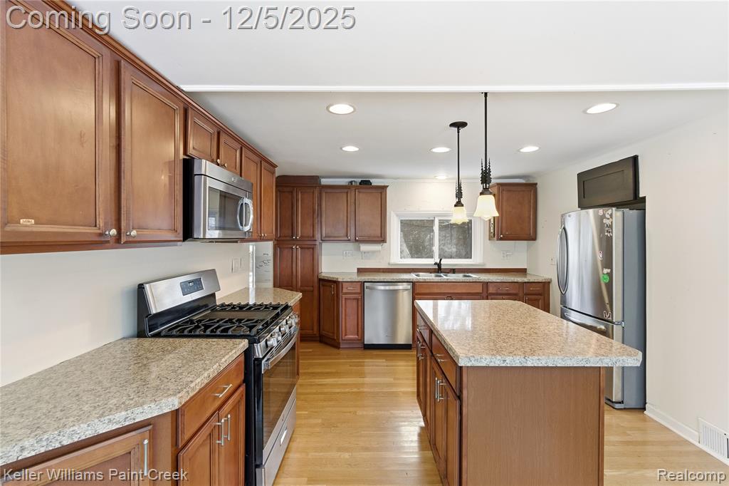 915 Dollar Bay Drive, Lake Orion, MI 48362 — Photo 4