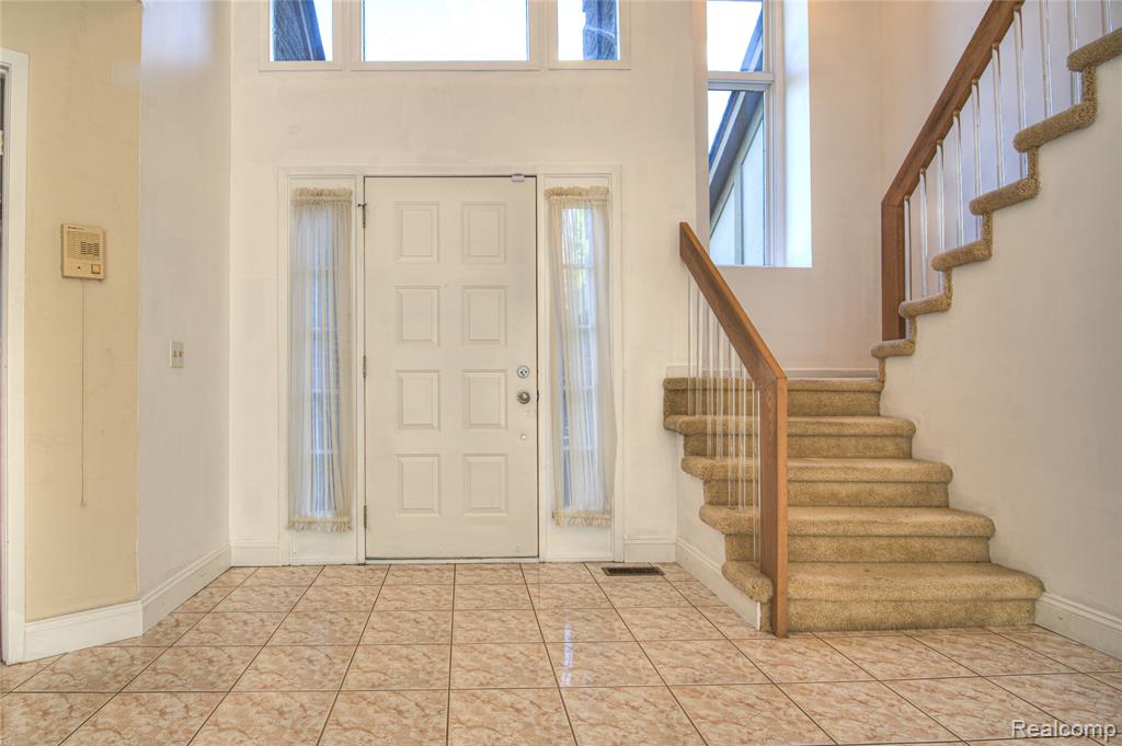6460 Charles Drive, West Bloomfield, MI — Photo 4