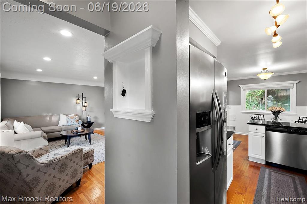 737 Panorama Drive, Milford, MI 48381 — Photo 3