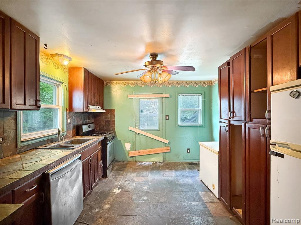 7576 Continental Avenue, Warren, MI 48091 — Photo 13