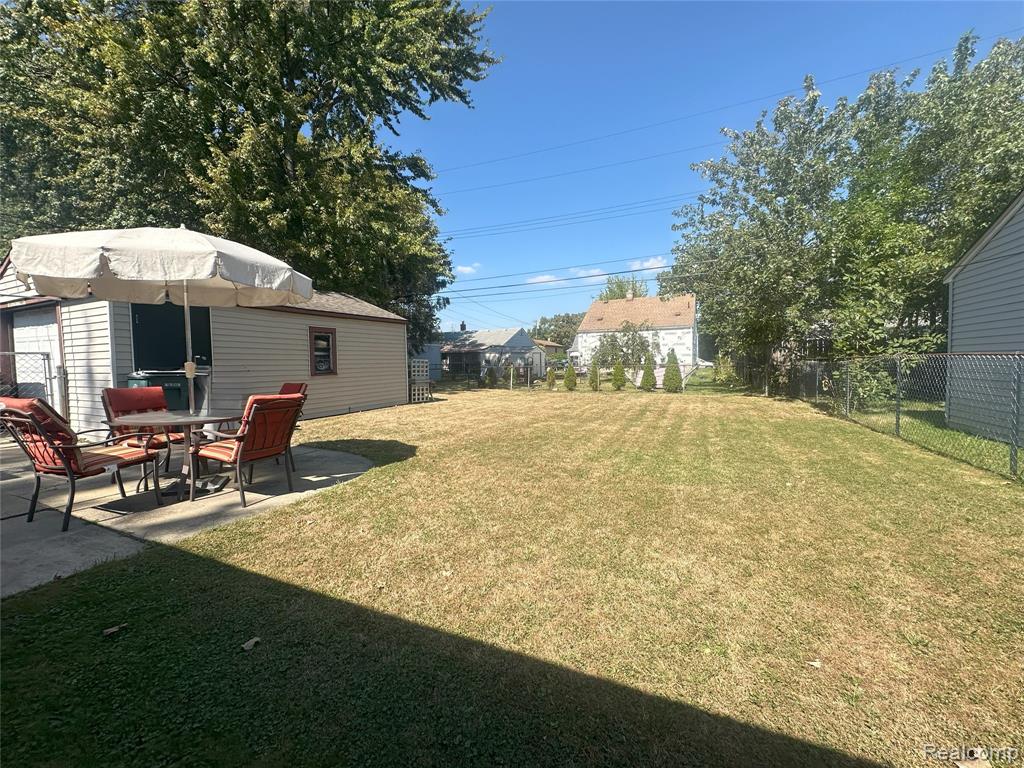 61 E Brickley, Hazel Park, MI 48030 — Photo 19