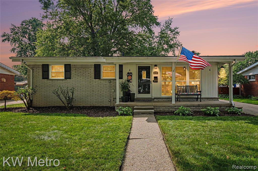 637 Kenyon Drive, Troy, MI 48083