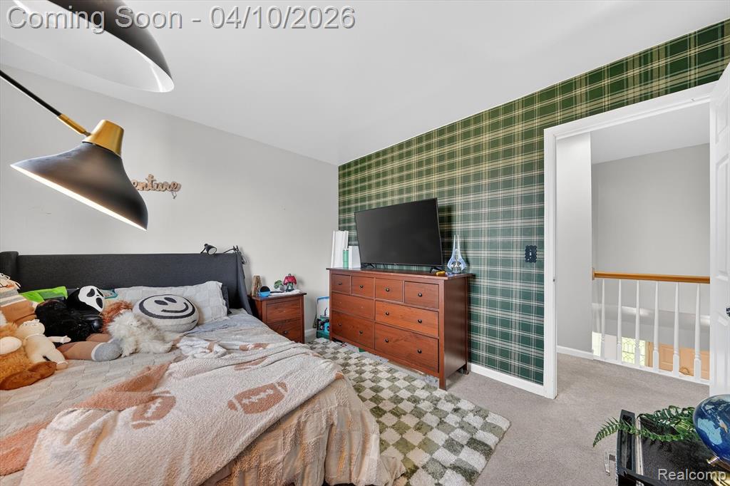 255 Round Tree Drive, Lake Orion, MI — Photo 32