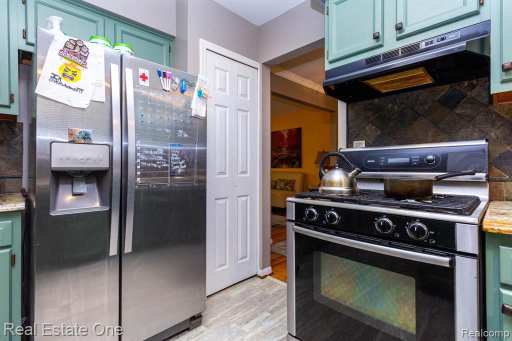 6011 Walker Drive, Troy, MI 48085 — Photo 18