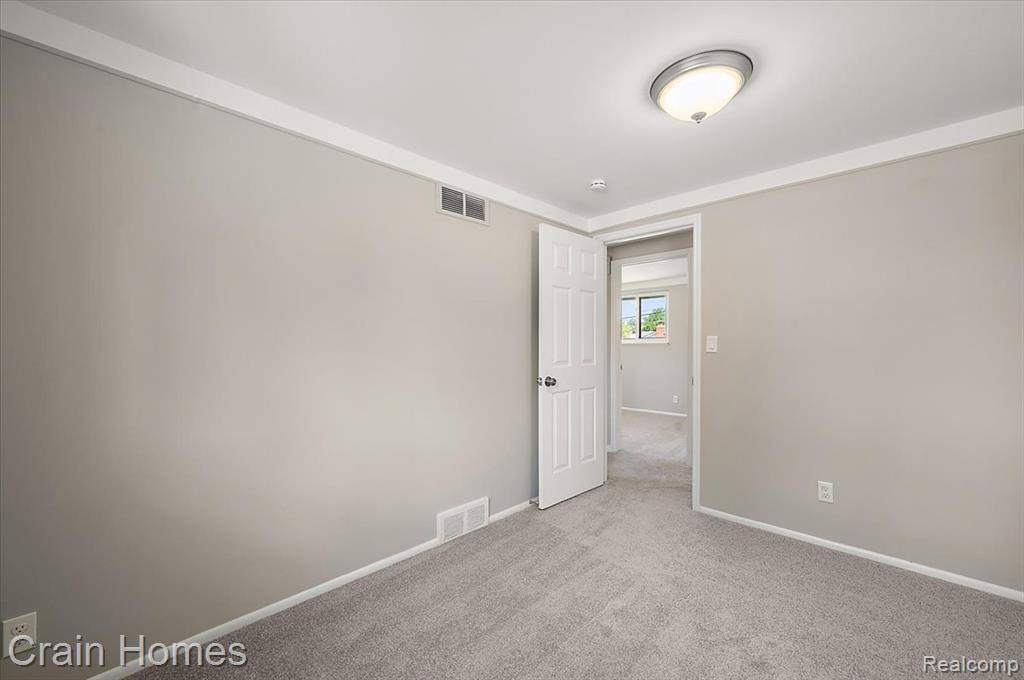39648 Parklawn Drive, Sterling Heights, MI 48313 — Photo 27