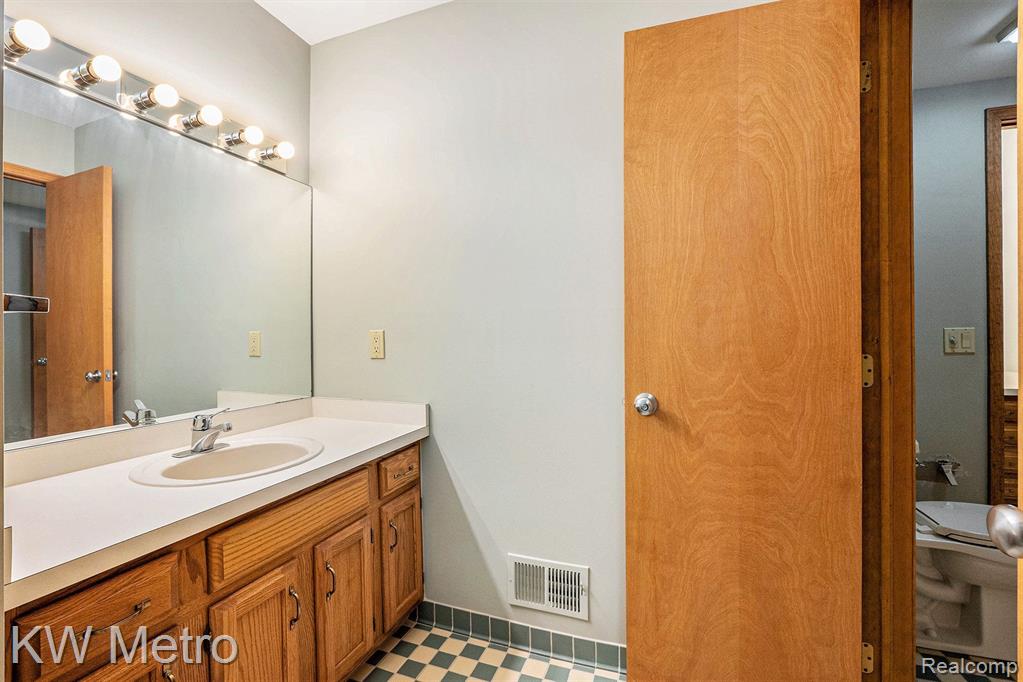 6545 PARK VALLEY Drive, Clarkston, MI 48348 — Photo 37