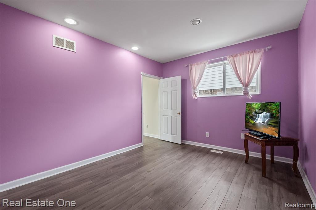 4469 Ardmore Drive, Sterling Heights, MI 48310 — Photo 16