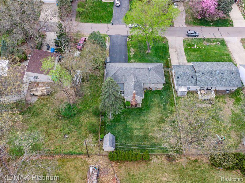2338 ROSELAWN Street, Wolverine Lake, MI 48390 — Photo 23