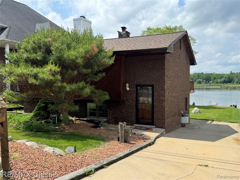 1508 LAKEVIEW Drive, Wolverine Lake, MI 48390 — Photo 3