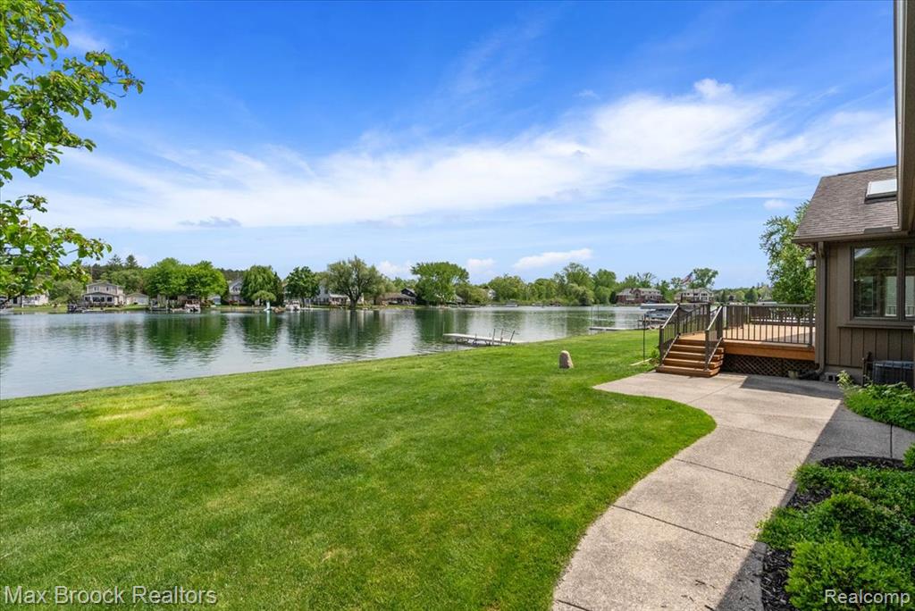 1317 Castlewood Drive, White Lake, MI — Photo 39