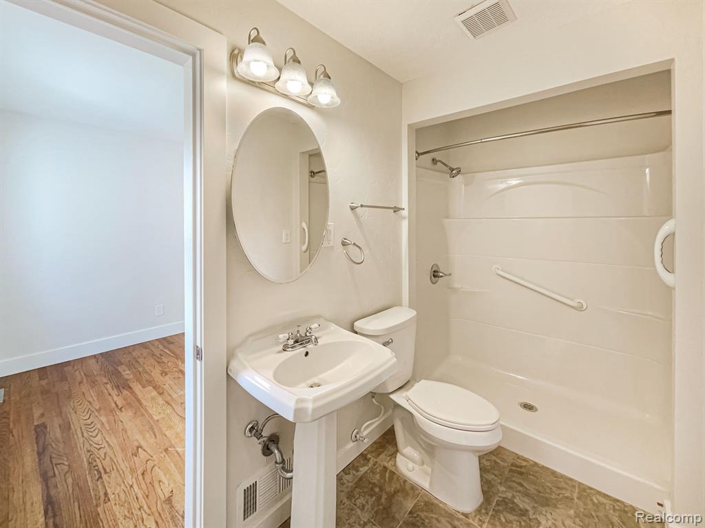 1097 GEORGINA Drive, Ypsilanti, MI 48198 — Photo 16
