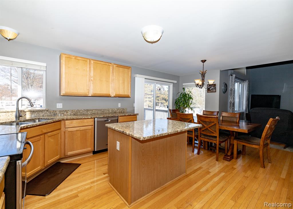 5731 Bingham Drive, Commerce Twp, MI 48382 — Photo 13