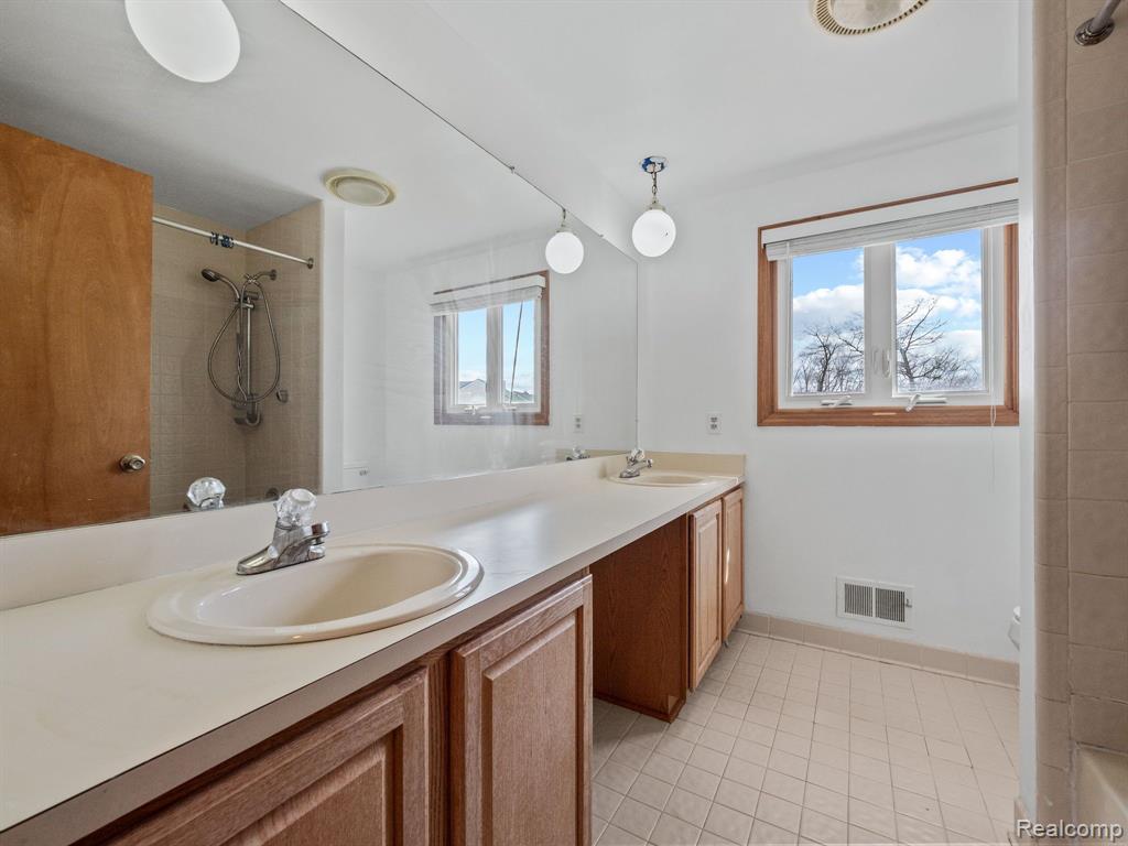 5079 W POND Circle, West Bloomfield, MI 48323 — Photo 21