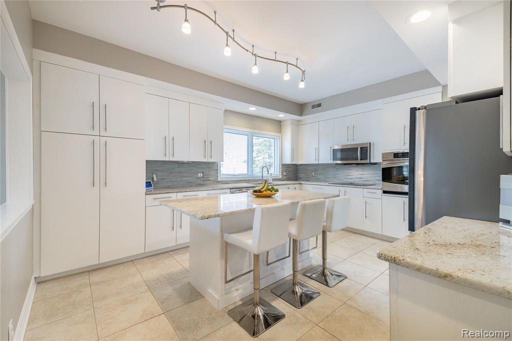 24 Kreger Drive, Wyandotte, MI 48192 — Photo 10