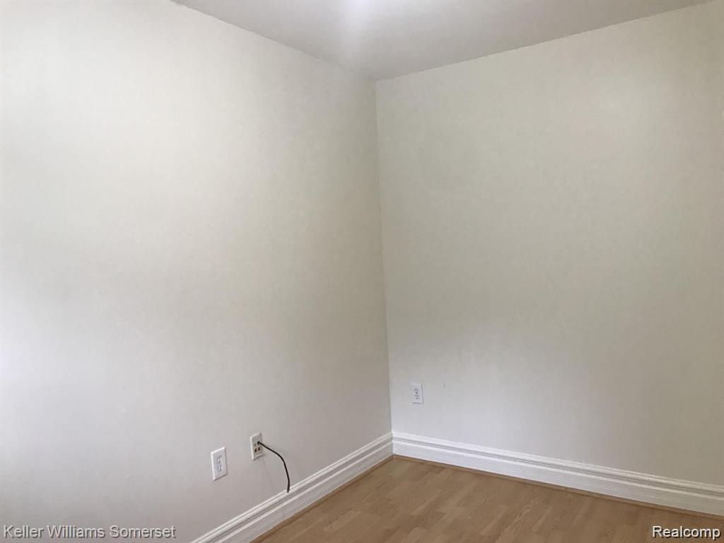 18541 Utica, Roseville, MI 48066 — Photo 16