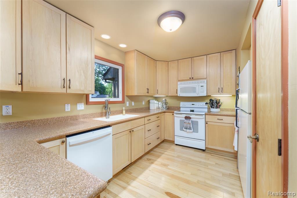 9516 Placid Way, Howell, MI 48843 — Photo 18