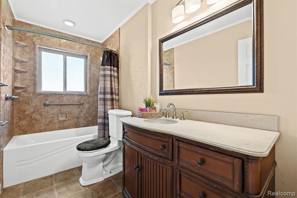10563 N OAK Drive, Ferndale, MI 48220 — Photo 10