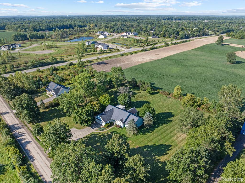 9482 Graytrax Road, Grand Blanc, MI 48439 — Photo 48