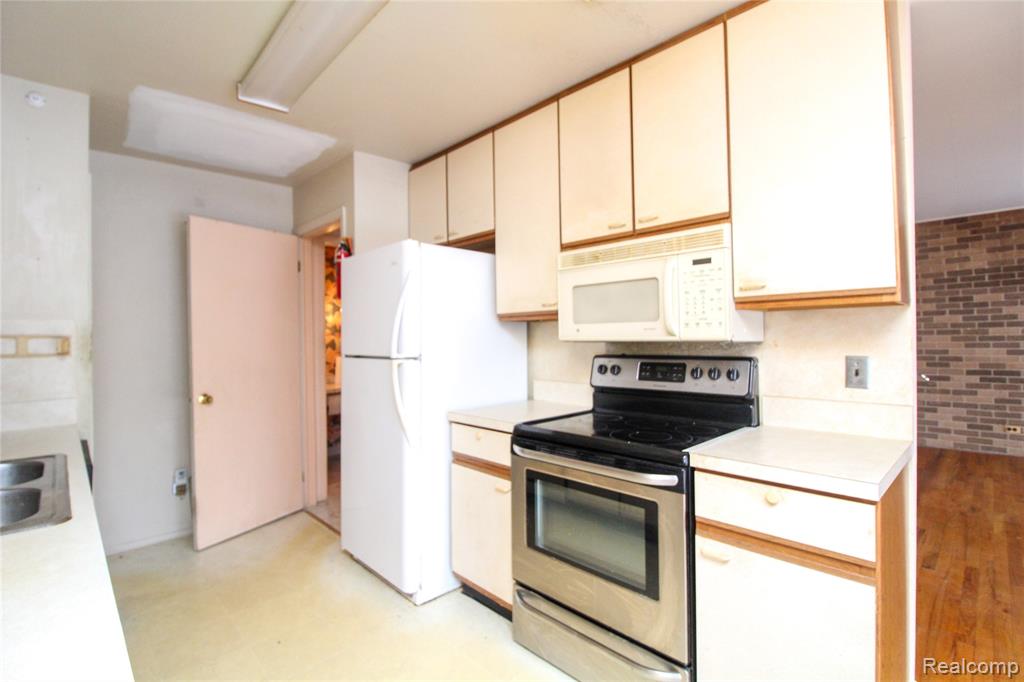 1922 Thornhill Place, Detroit, MI 48207 — Photo 8