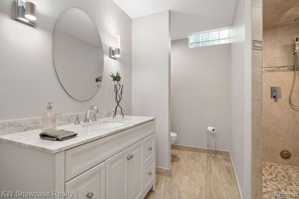 6061 TURNBERRY Drive, Commerce Twp, MI 48382 — Photo 48