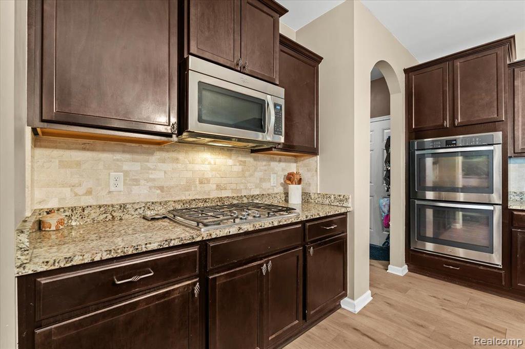 10681 BOULDERCREST Drive, South Lyon, MI 48178 — Photo 23