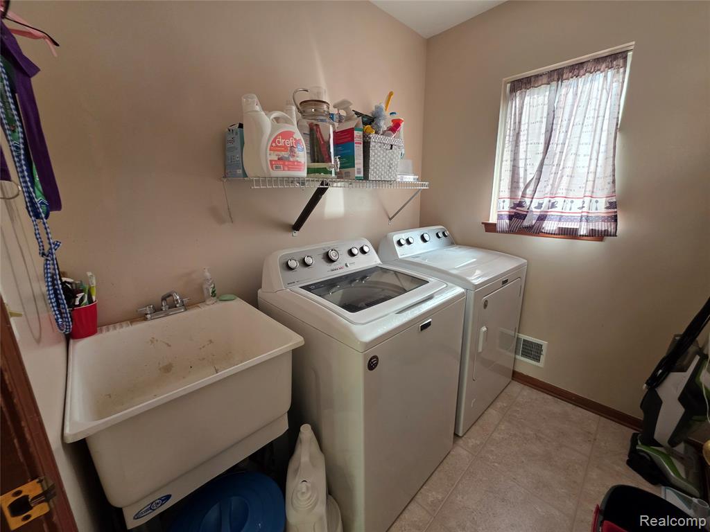 3435 Rockledge Lane, Lapeer, MI 48446 — Photo 19