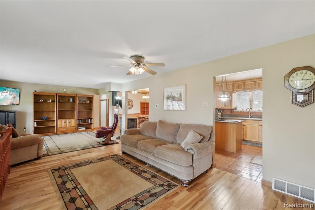 8460 ARBELA Road, Millington, MI 48746 — Photo 9