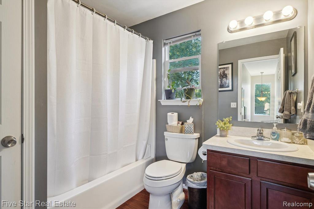 490 CLAYBURN Boulevard, Waterford, MI 48327 — Photo 34