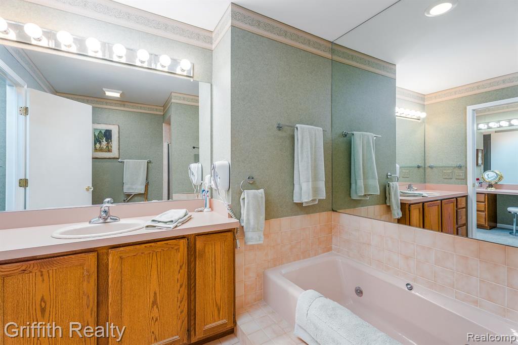 4553 GOLF VIEW Drive, Brighton, MI 48116 — Photo 22